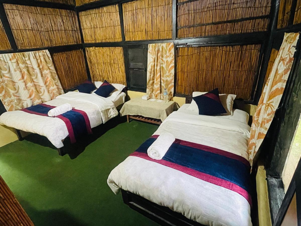 Hotel Tharu Garden, Sauraha Luaran gambar