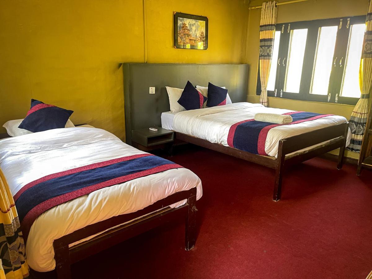Hotel Tharu Garden, Sauraha Luaran gambar