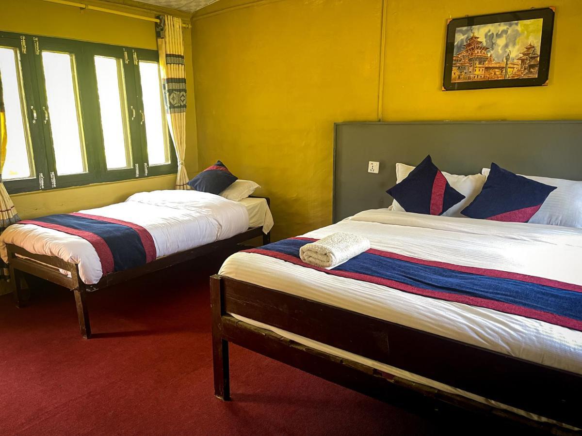 Hotel Tharu Garden, Sauraha Luaran gambar