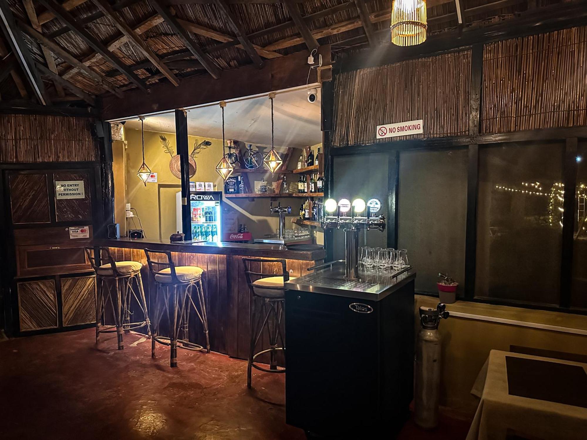 Hotel Tharu Garden, Sauraha Luaran gambar