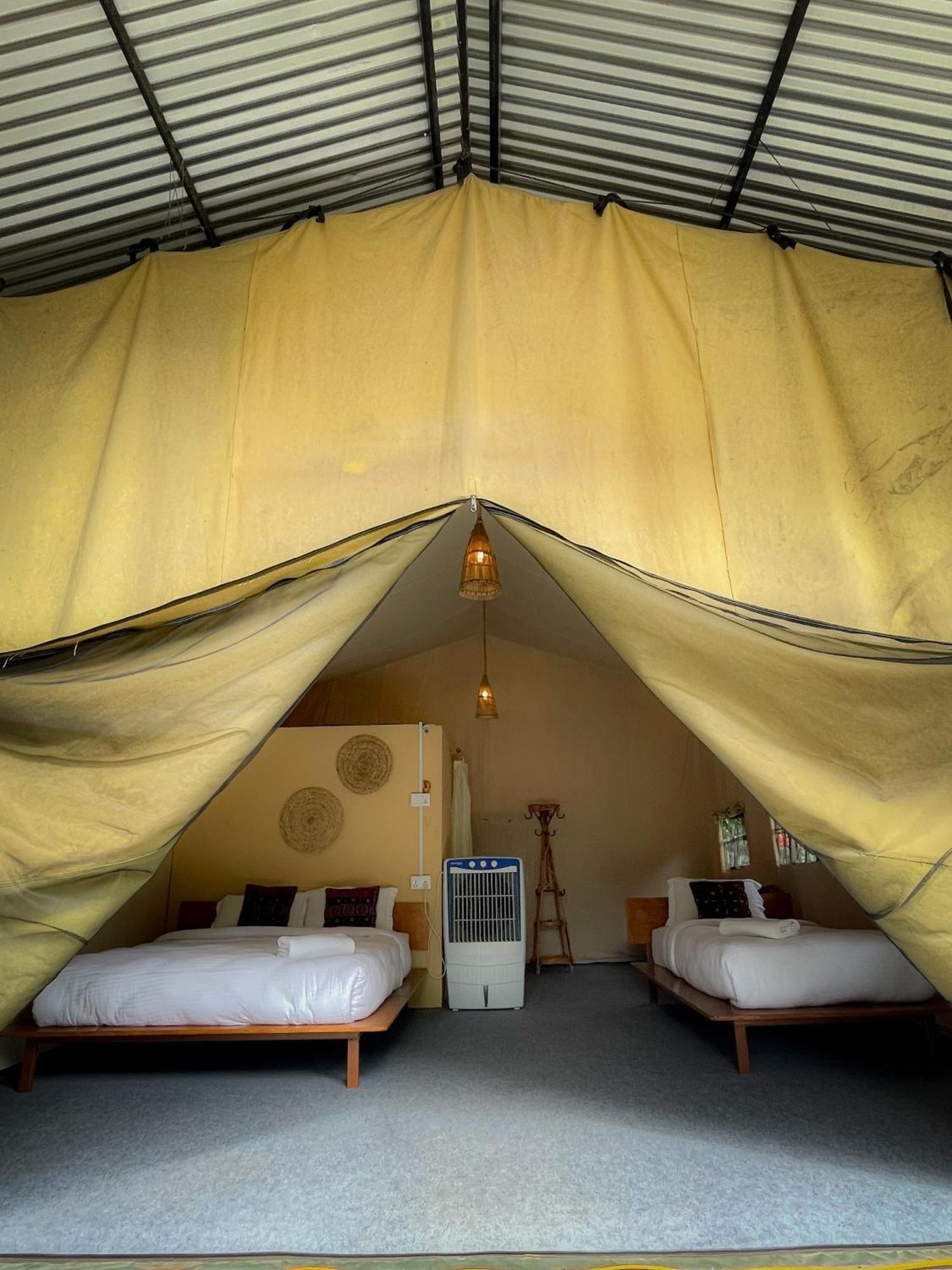 Hotel Tharu Garden, Sauraha Luaran gambar